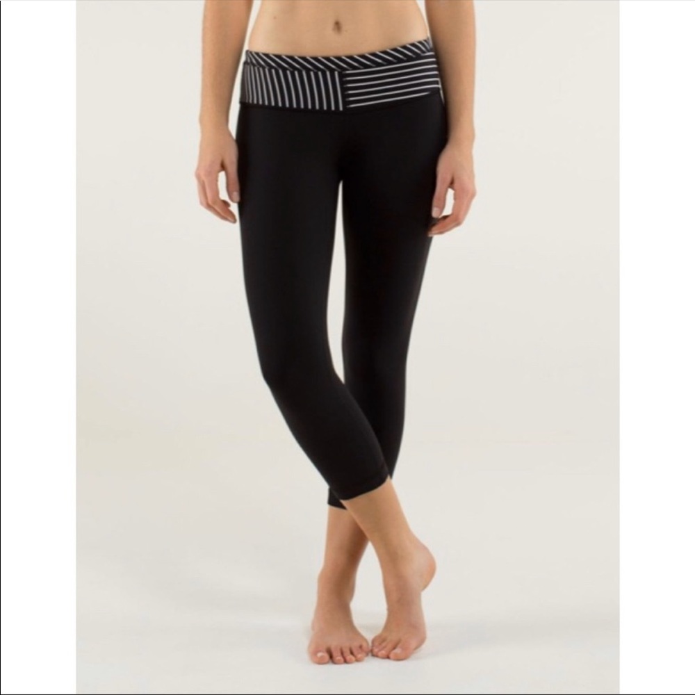 SOLD Lululemon wunder under reversible crops